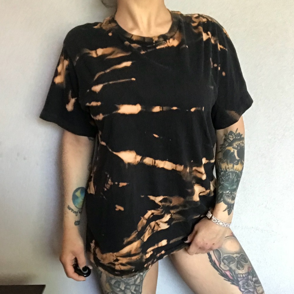 RESTYLED | basic bleached distressed black T-shirt